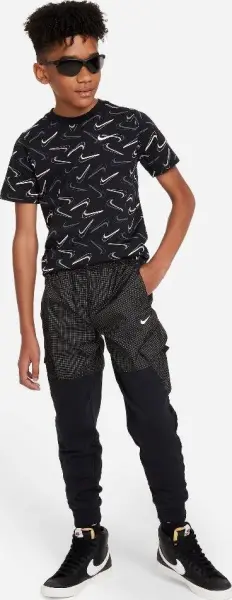 Футболка подростковая Nike SWOOSH ALL-OVER-PRINT черная FN9605-010