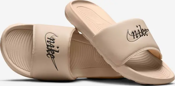 Шльопанці жіночі Nike VICTORI ONE світло-коричневі HV5793-100