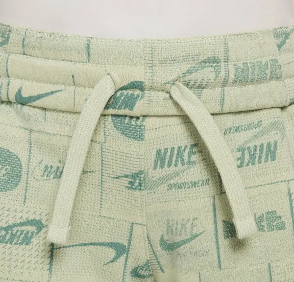 Шорты подростковые Nike SPORTSWEAR CLUB FRENCH TERRY светло-зеленые FN8743-371