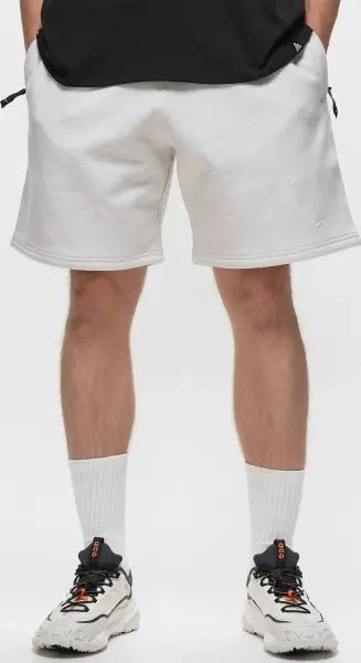 Шорты Nike SOLO SWOOSH FLEECE SHORTS молочные DV3055-051