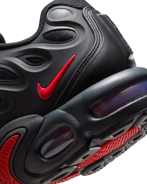 Кросівки Nike AIR MAX PLUS DRIFT чорно-червоні FD4290-013