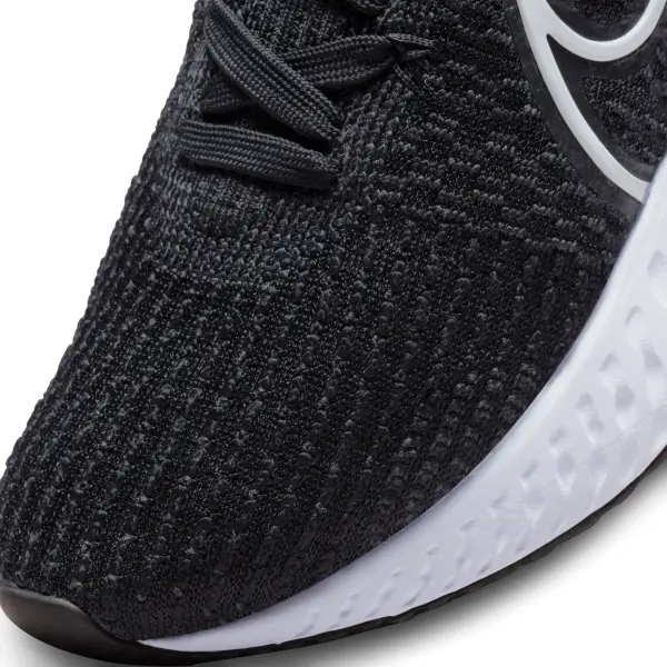 Кросівки бігові жіночі Nike REACT INFINITY 3 чорно-білі DD3024-001