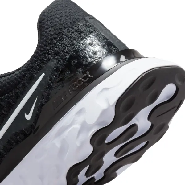 Кросівки бігові жіночі Nike REACT INFINITY 3 чорно-білі DD3024-001