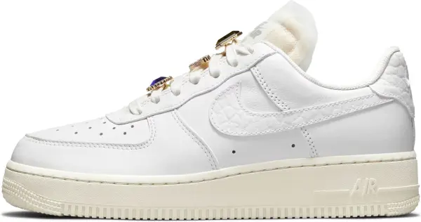 Кроссовки женские Nike AIR FORCE 1 LOW PREMIUM белые DN5463-100