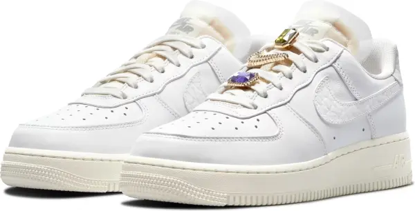 Кроссовки женские Nike AIR FORCE 1 LOW PREMIUM белые DN5463-100