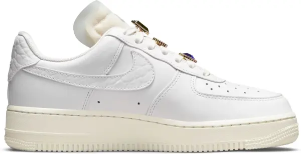 Кроссовки женские Nike AIR FORCE 1 LOW PREMIUM белые DN5463-100