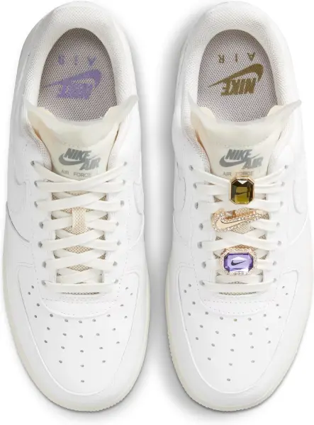 Кроссовки женские Nike AIR FORCE 1 LOW PREMIUM белые DN5463-100