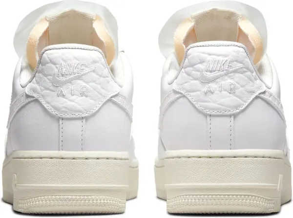 Кроссовки женские Nike AIR FORCE 1 LOW PREMIUM белые DN5463-100