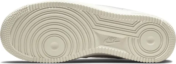 Кроссовки женские Nike AIR FORCE 1 LOW PREMIUM белые DN5463-100