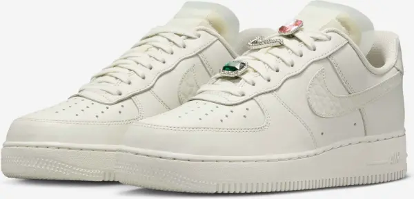 Кроссовки женские Nike AIR FORCE 1 LOW PREMIUM кремовые DN5463-001