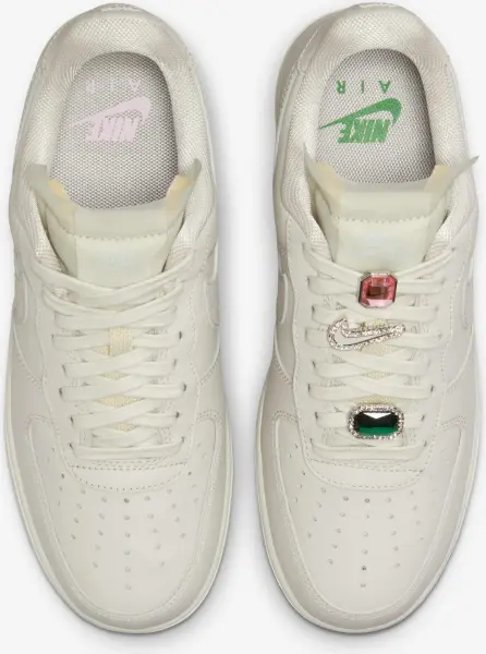 Кроссовки женские Nike AIR FORCE 1 LOW PREMIUM кремовые DN5463-001