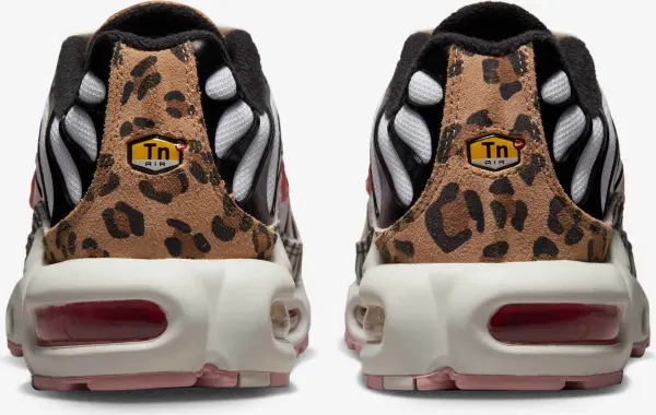 Кросівки жіночі Nike AIR MAX PLUS різнокольорові DZ4842-600