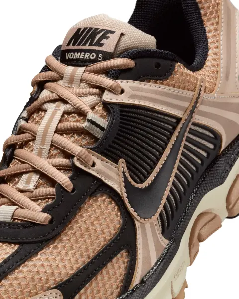 Кросівки жіночі Nike ZOOM VOMERO 5 коричнево-чорні FJ2028-106