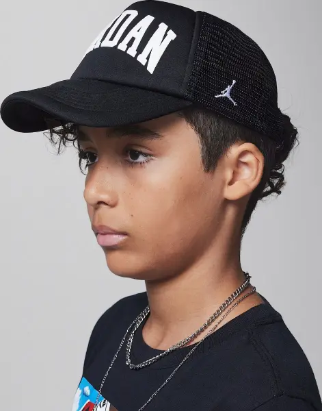Кепка підліткова Nike JORDAN FOAM TRUCKER чорна 9A0940-023