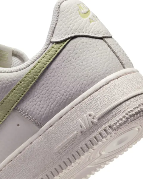 Кроссовки женские Nike AIR FORCE 1 '07 кремово-лаймовые IB3881-001