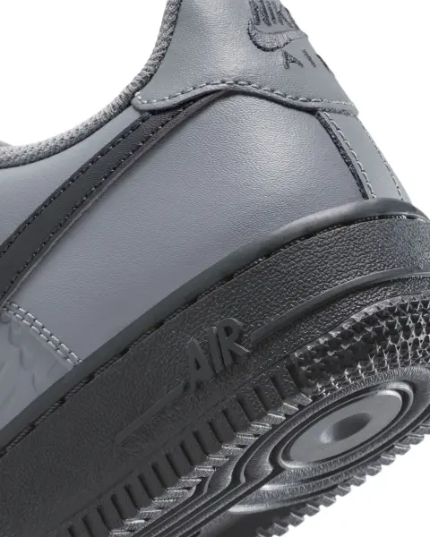Кросівки підліткові Nike AIR FORCE 1 (GS) сіро-чорні IH4475-025