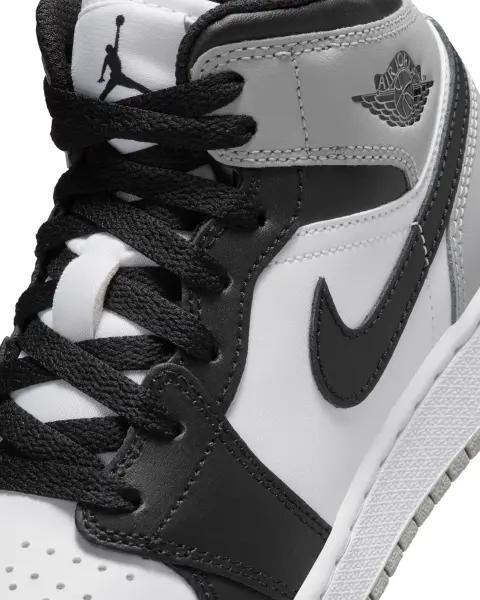 Кроссовки подростковые Nike AIR JORDAN 1 MID (GS) бело-черно-серые DQ8423-101