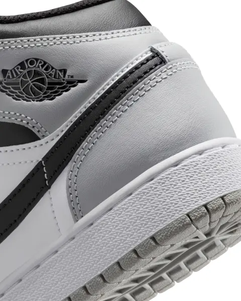 Кроссовки подростковые Nike AIR JORDAN 1 MID (GS) бело-черно-серые DQ8423-101