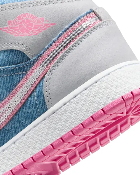 Кроссовки подростковые Nike AIR JORDAN 1 MID SE (GS) светло-серо-голубо-розовые HQ1999-400