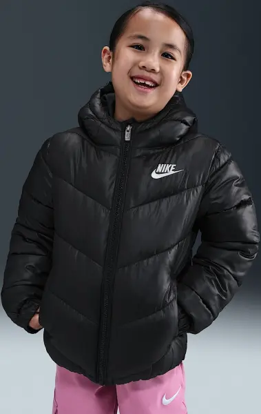 Куртка детская Nike SPORTSWEAR ALL DAY PLAY PUFFER черная 86N074-023