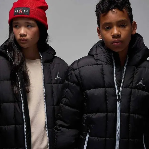 Куртка подростковая Nike JORDAN ESSENTIAL MIDWEIGHT PUFFER черная 95F009-023