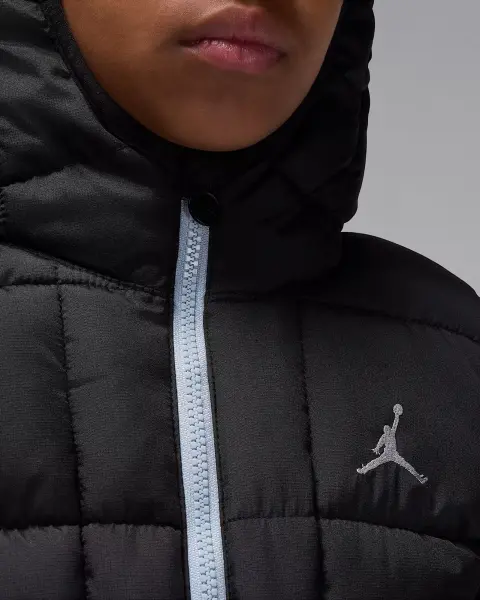 Куртка подростковая Nike JORDAN ESSENTIAL MIDWEIGHT PUFFER черная 95F009-023