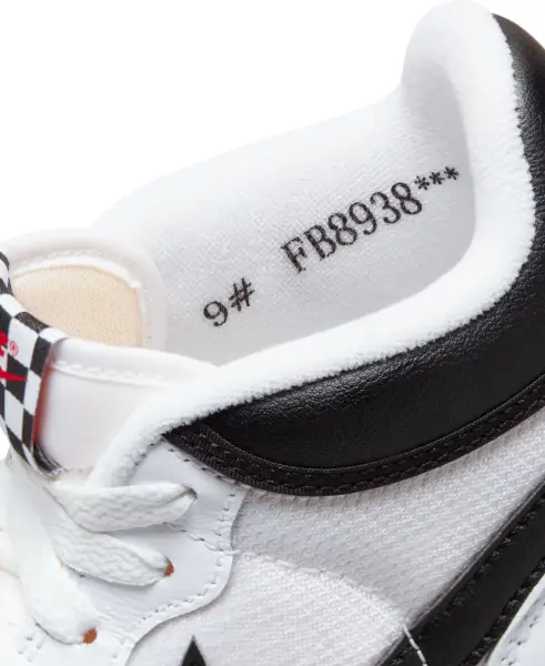 Кросівки Nike ATTACK QS SP біло-чорні FB8938-101