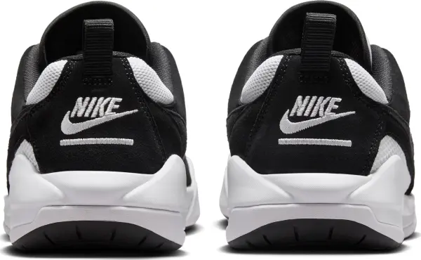 Кроссовки Nike JORDAN CMFT ERA черно-белые HJ6777-001