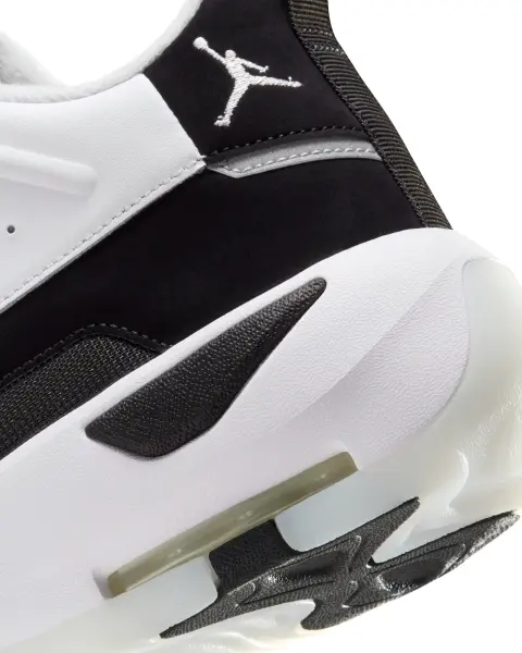 Кросівки Nike JORDAN MAX AURA 7 біло-чорні HQ2091-100