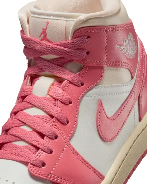 Кроссовки женские Nike AIR JORDAN 1 MID розово-бело-кремовые BQ6472-109