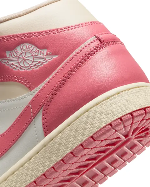 Кроссовки женские Nike AIR JORDAN 1 MID розово-бело-кремовые BQ6472-109
