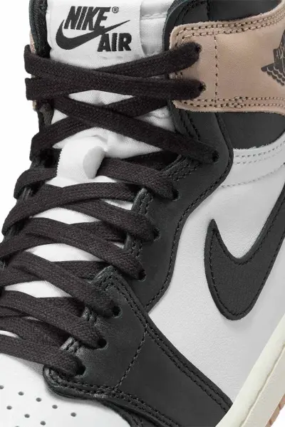 Кроссовки женские Nike JORDAN 1 RETRO HIGH OG LATTE коричнево-бело-черные FD2596-021