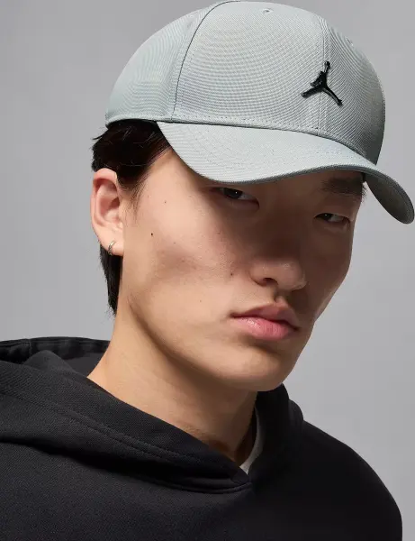 Кепка Nike JORDAN RISE STRUCTURED METAL JUMPMAN серая HM5750-077