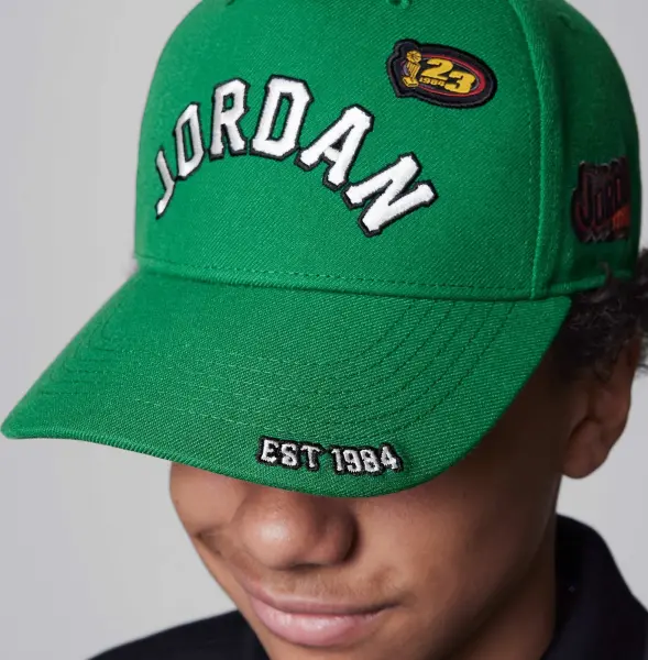 Кепка підліткова Nike JORDAN SIGNATURE CURVED BRIM зелена 9A9028-E1P