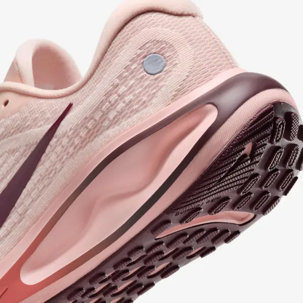 Кроссовки беговые женские Nike JOURNEY RUN светло-розово-кораллово-бордовые FJ7765-800