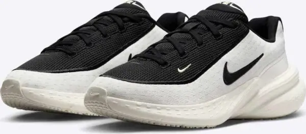 Кроссовки женские Nike UPLIFT SC молочно-черные IB2766-100