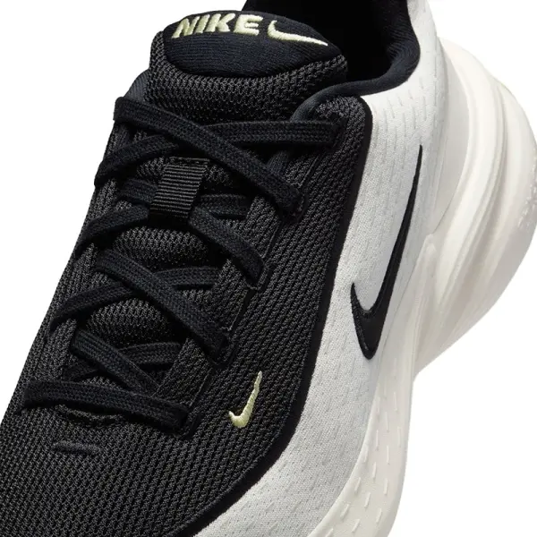 Кроссовки женские Nike UPLIFT SC молочно-черные IB2766-100