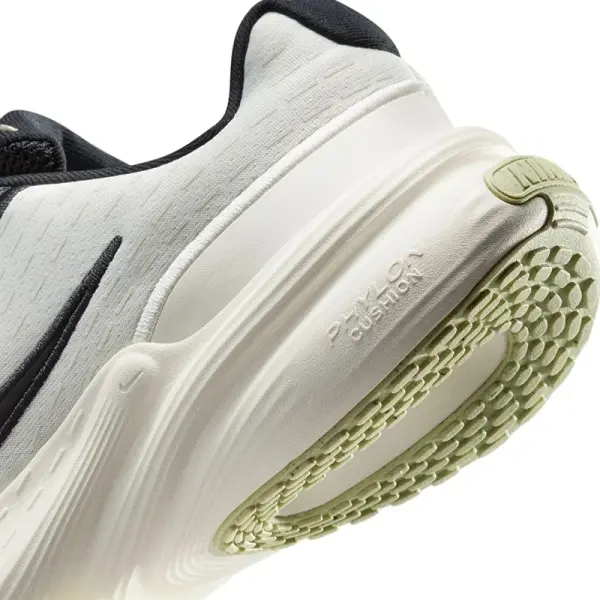 Кроссовки женские Nike UPLIFT SC молочно-черные IB2766-100