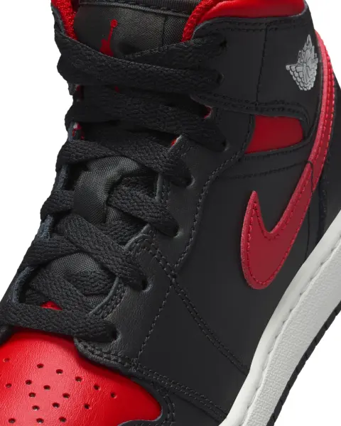 Кроссовки подростковые Nike AIR JORDAN 1 MID (GS) черно-красные DQ8423-067