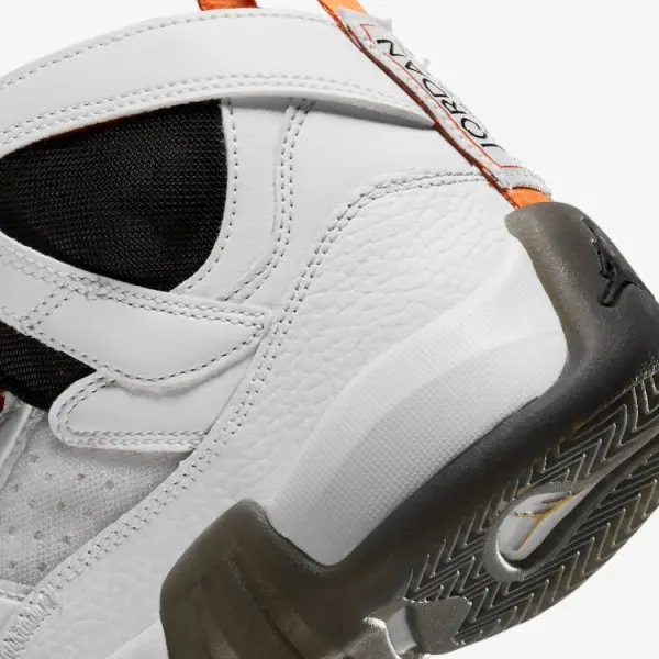 Кроссовки подростковые Nike JUMPMAN TWO TREY (GS) бело-оранжево-черные DQ8431-108
