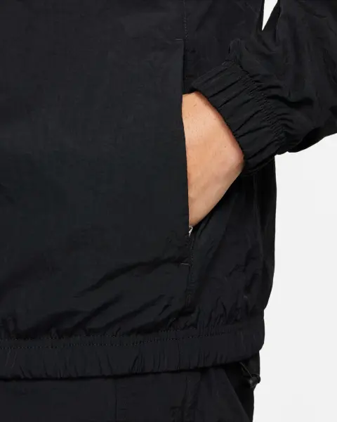 Куртка Nike AIR JORDAN ESSENTIAL STATEMENT WARMUP черная DH9037-010