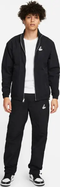 Куртка Nike AIR JORDAN ESSENTIAL STATEMENT WARMUP черная DH9037-010