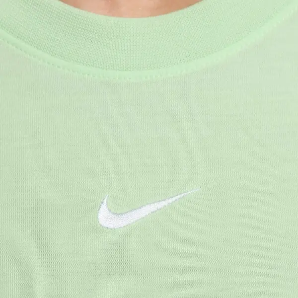 Футболка жіноча Nike SPORTSWEAR ESSENTIAL SLIM CROPPED світло-зелена FB2873-376