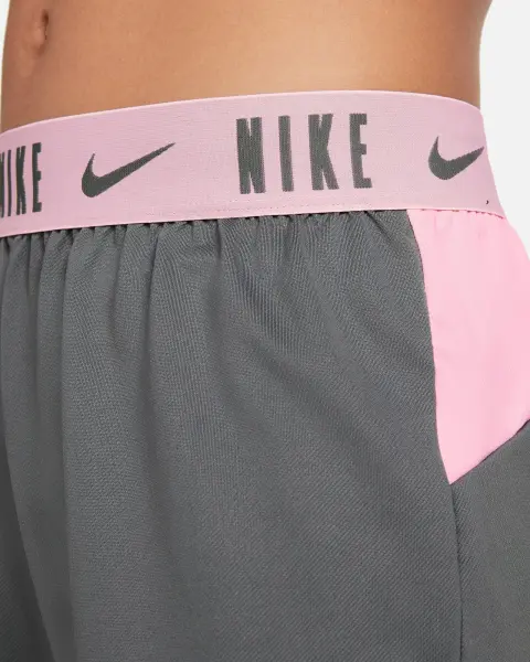 Шорти підліткові Nike DRI-FIT TROPHY 15CM сіро-світло-рожеві DA1099-086