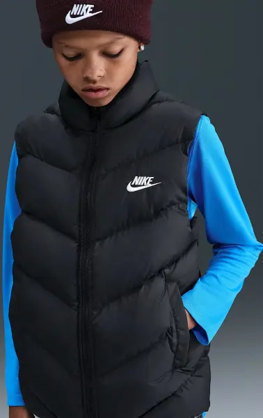 Жилетка підліткова Nike SPORTSWEAR ALL DAY PLAY THERMA-FIT LOOSE-FIT PUFFER чорна HJ2537-010
