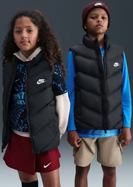 Жилетка підліткова Nike SPORTSWEAR ALL DAY PLAY THERMA-FIT LOOSE-FIT PUFFER чорна HJ2537-010