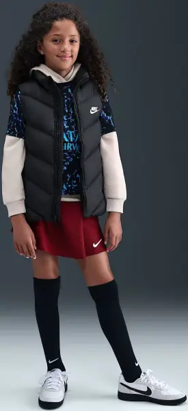Жилетка підліткова Nike SPORTSWEAR ALL DAY PLAY THERMA-FIT LOOSE-FIT PUFFER чорна HJ2537-010
