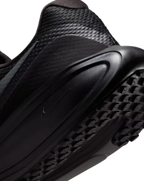 Кроссовки беговые Nike REVOLUTION 8 черные HJ9198-002