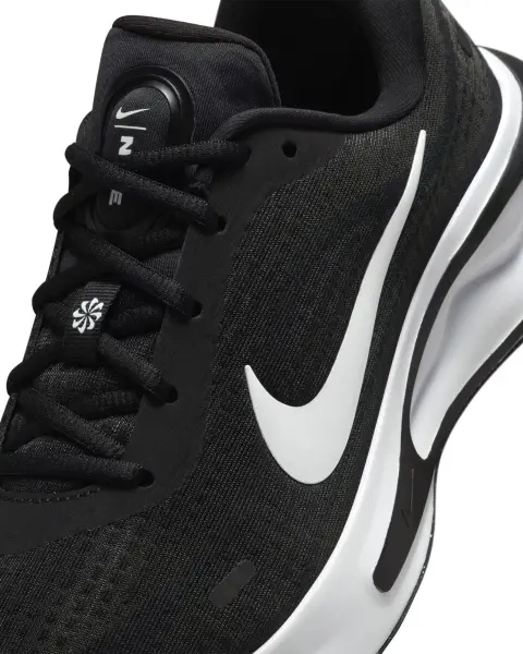 Кросівки бігові жіночі Nike JOURNEY RUN чорно-білі FJ7765-001