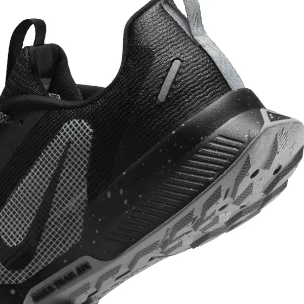 Кроссовки для трейлраннинга женские Nike JUNIPER TRAIL 3 черно-серебряные FQ0902-001
